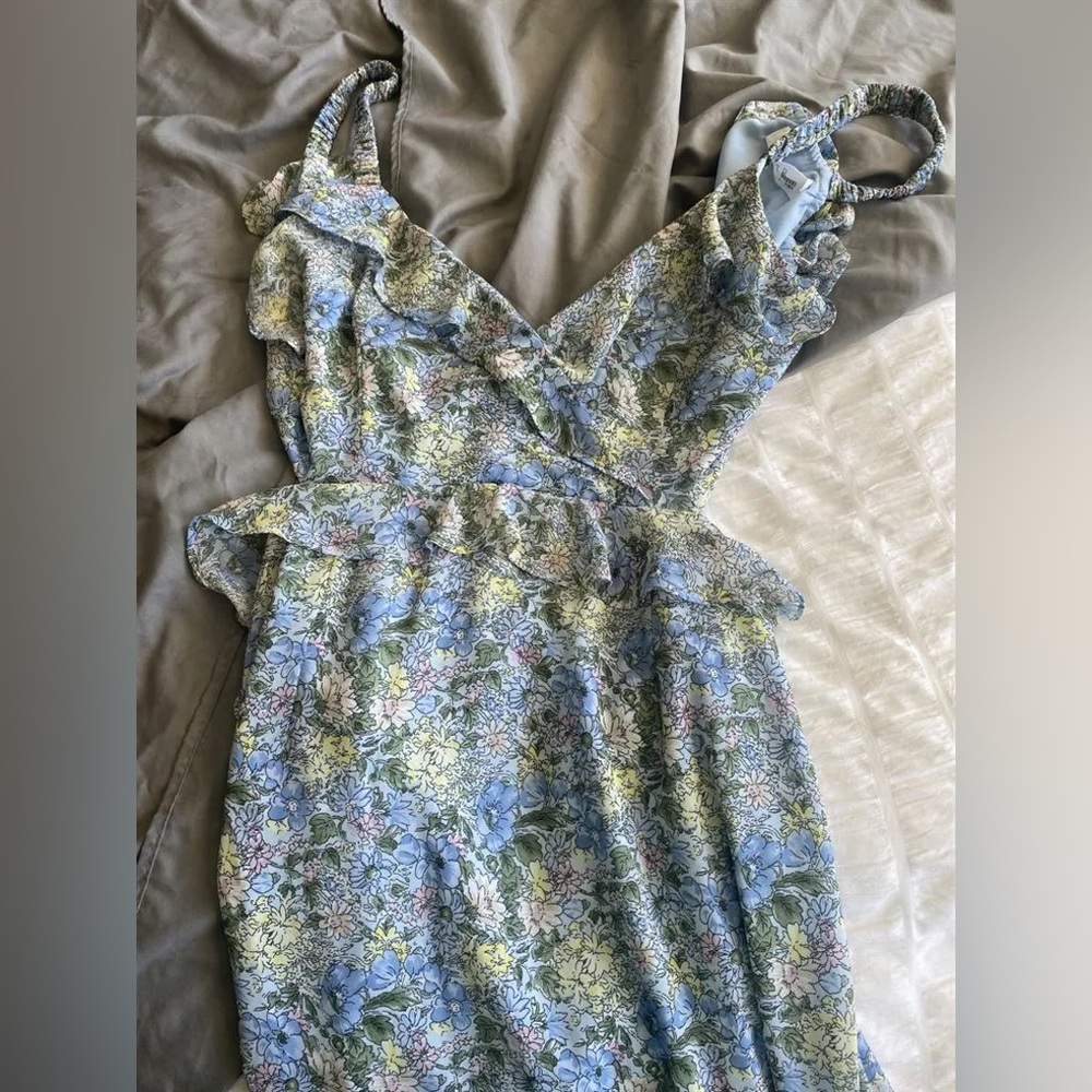 ASTR Wildflower  Blue Multi Floral Midi  Dress size Medium - Picture 7 of 11
